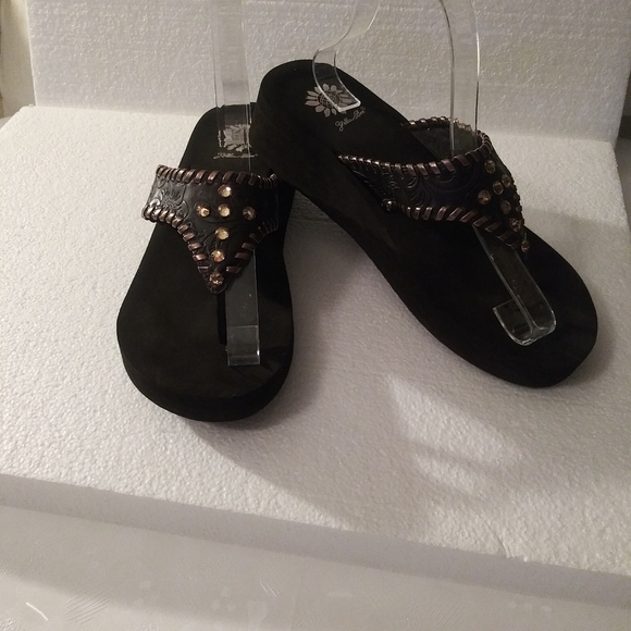 YELLOWBOX Marisa Size-9 Brwn Band with Bronze Lacing/Rhinestones Tooled Sandals - Picture 1 of 7
